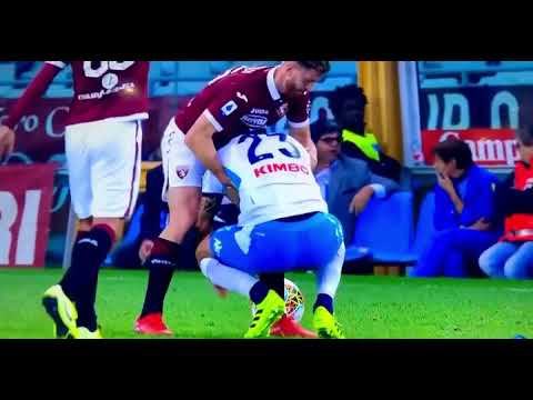 روح رياضية كبيرة من لاعب تورينو أنسالدي ين قذ لاعب الخصم هيساي من إصابة بالغة جدا