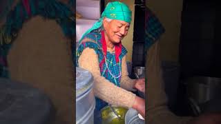 80 सल क दद Momo दत ह कसमर म