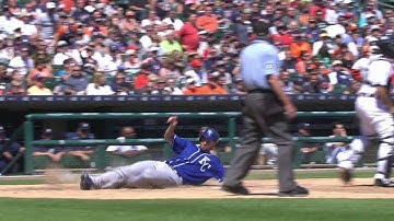 KC@DET: Morales ties game at 6 with a two-run double