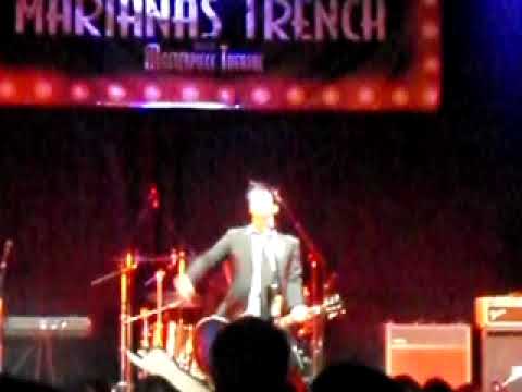 Marianas Trench - Shake Tramp (Josh rips his pants)