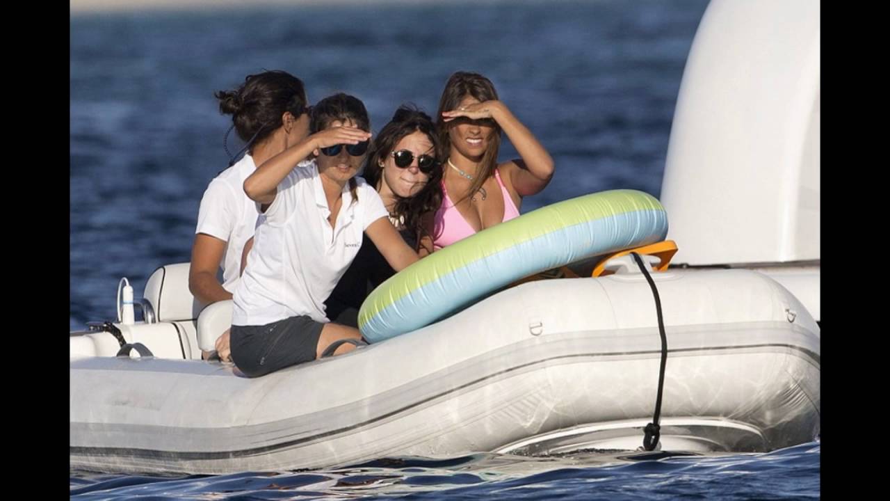 Antonella Roccuzzo Posa En Bikini Durante Vacaciones Con Messi | Images ...