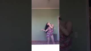 Sexy girl performing Oriental belly dance | بنت مغربية ترقص رقص شرقي مغري روعهه