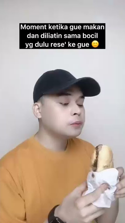 KETIKA MAKAN DILIATIN SAMA BOCIL YANG DULU RESE' KE GUE 🙂 (ig: yeolayres)