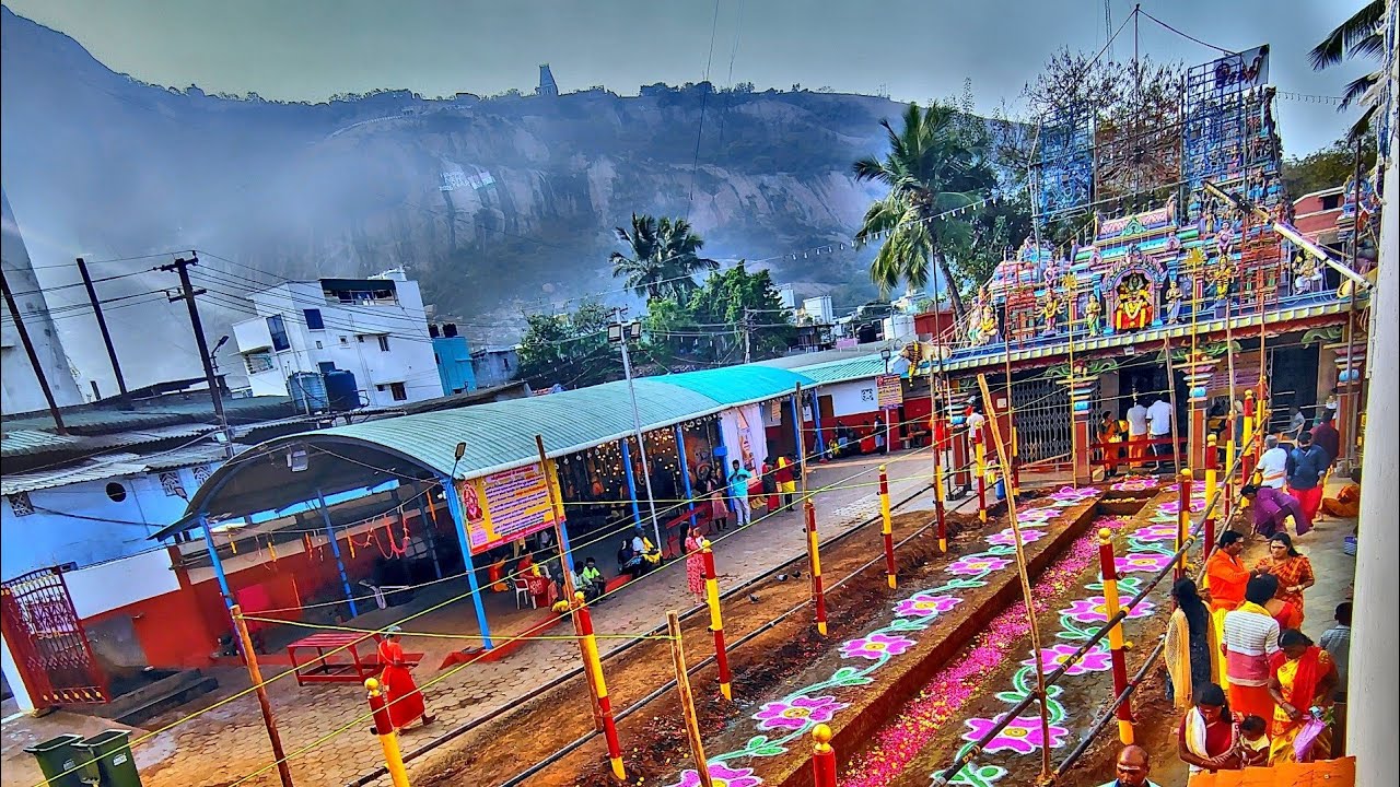 மாசி குண்டம் திருவிழா கோலாகலம் வண்ண பூக்கொடி திருக்கோலம் திருச்செங்கோடு சின்ன ஓங்காளியம்மன் கோவில் 