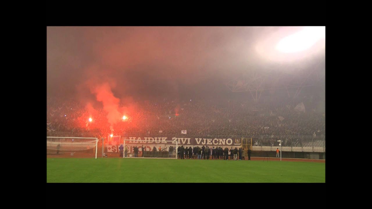 WithUkraine on X: Soccer club Dinamo Zagreb showed their support for  #Ukraine in today's away match against HNK Hajduk Split. #StandWithUkraine  #SupportUkraine  / X