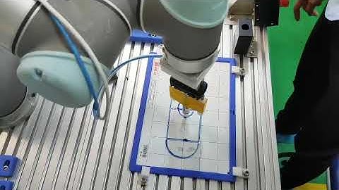 HỌC VIÊN THỰC HÀNH VỚI ROBOT CỘNG TÁC UNIVERSAL ROBOTS TẠI TPA - EDU