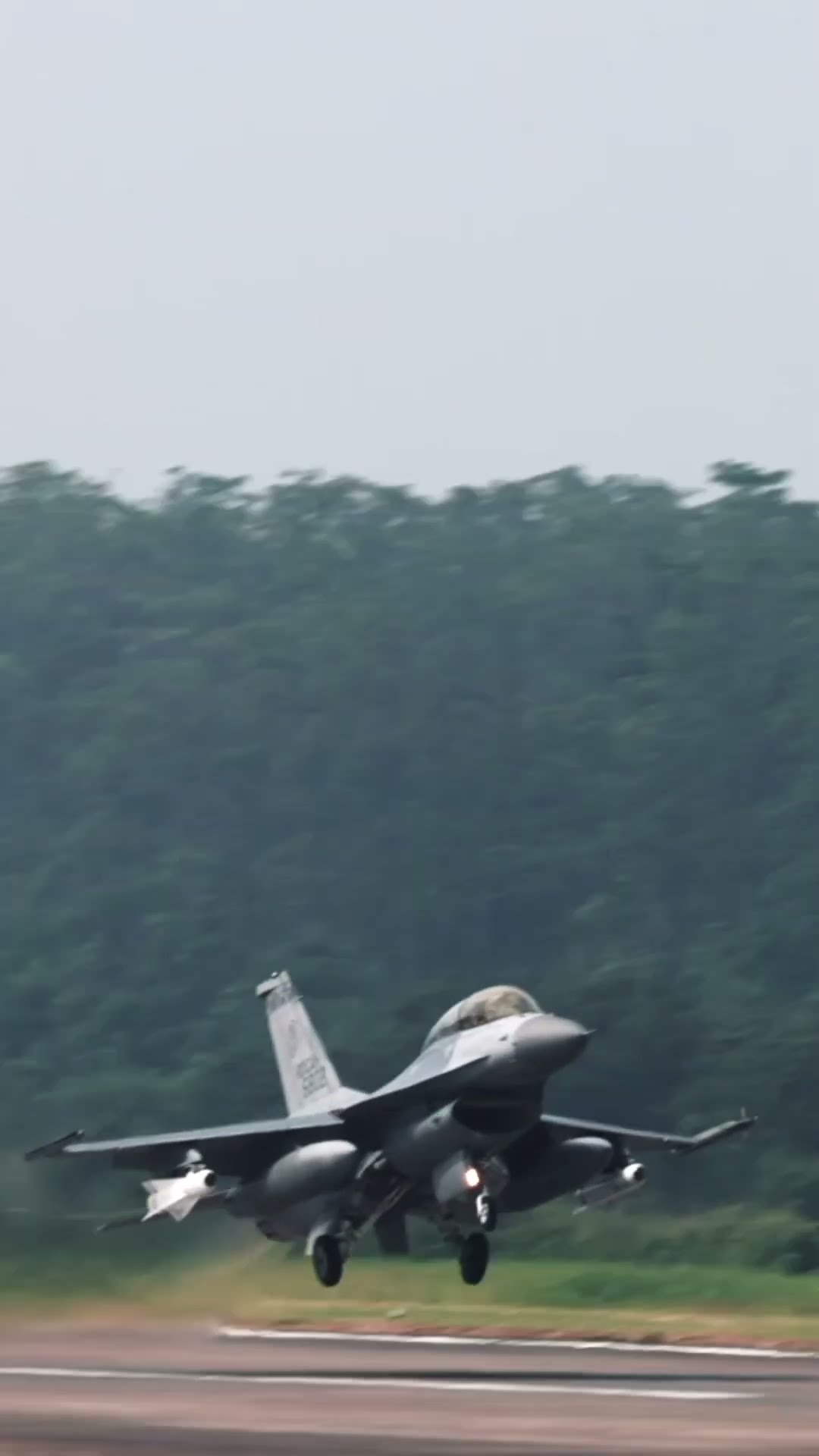 F-16 Fighting Falcon Fighter Jet Take Off U.S. Air Force