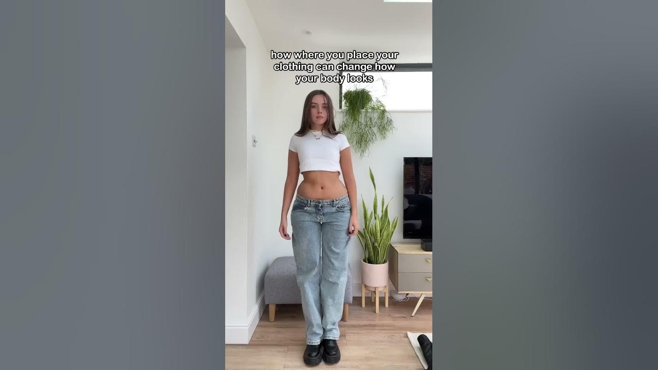 How where you place your clothes can effect how your body shape looks! 💘 #pearshape #fashion