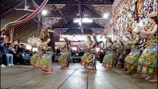 Asli Gadis Dayak Menari di Lamin Desa Wisata Pampang