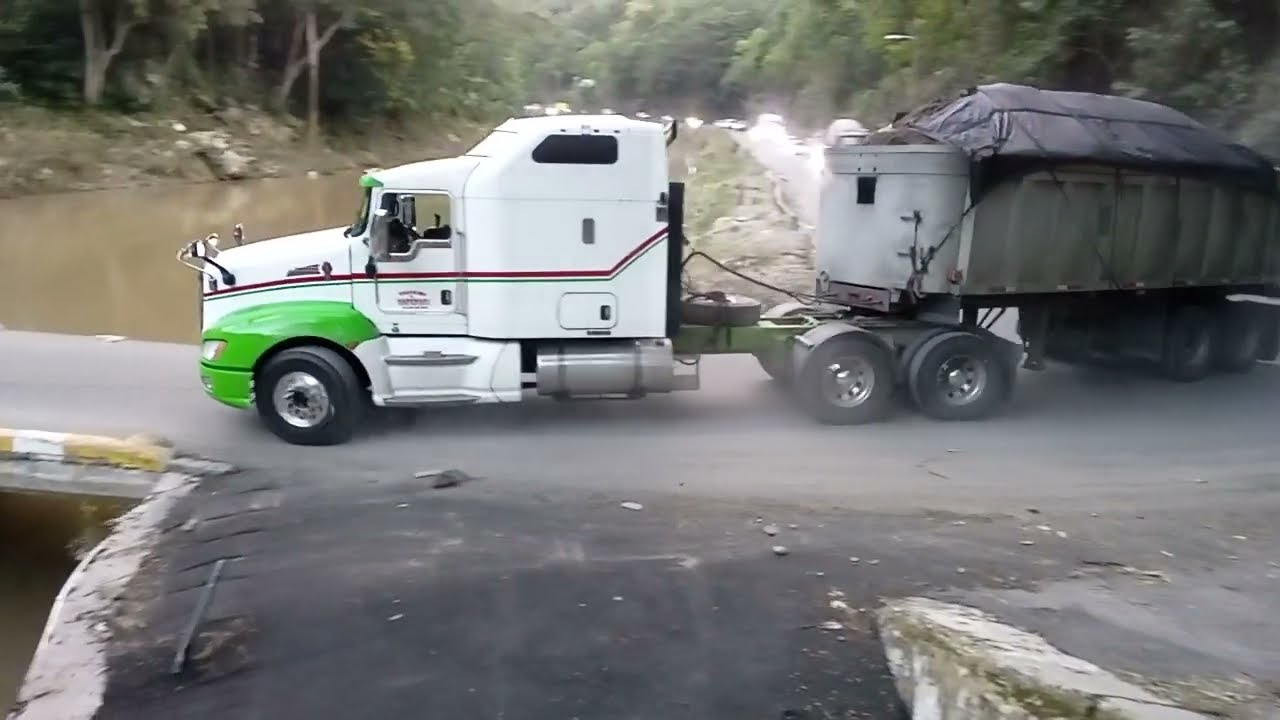 Truckers going across the flat bridge 