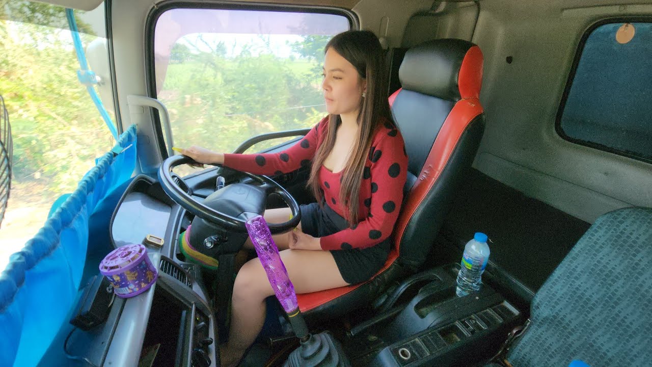 สาวสวยเซ็กซี่ขับรถพ่วง