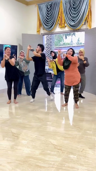 🎶 tinak tina tana ! definisi emak2 gmw kalah dgn yg muda2 ! #bollywooddance #trending #danceindia