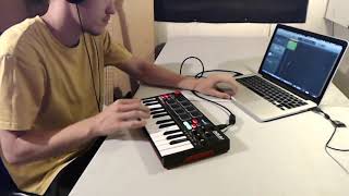 Looping with AKAI MPK Mini Play (GarageBand)