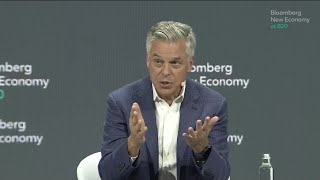 Famous Navigating a Divided World: Trade, Investment and Geopolitics in Emerging Economies Net Worth