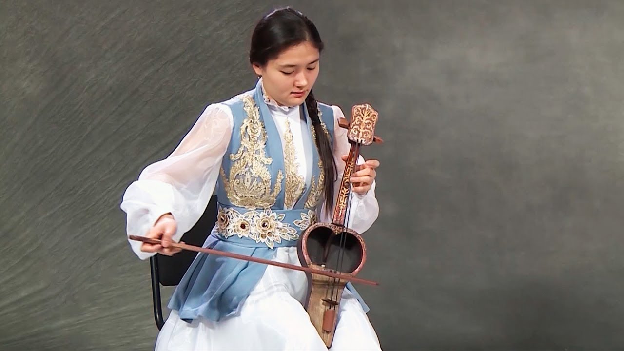 Как в Казахстане изготавливают старинные музыкальные инструменты?