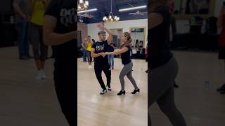 Clase de SALSA 🥰 enseñando es la mejor manera de aprender 🔥 #salsa #aprender #dance #bailar #usa