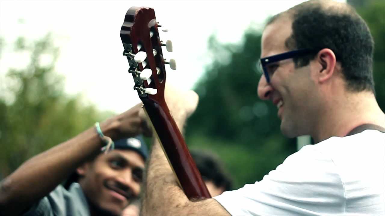 Fandalism Live NYC - Open jam for musicians in Washington Square Park