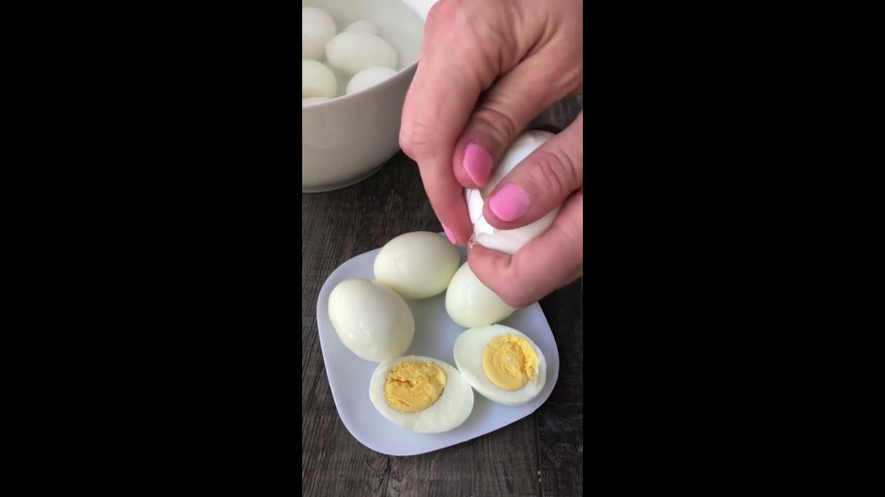 How To Easily Peel Hard Boiled Eggs Speedy Recipe Hack 