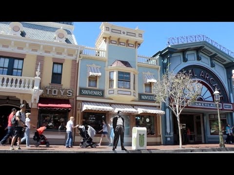 Vidéo: Combien d'argent Walt Disney a-t-il donné à une œuvre caritative ?