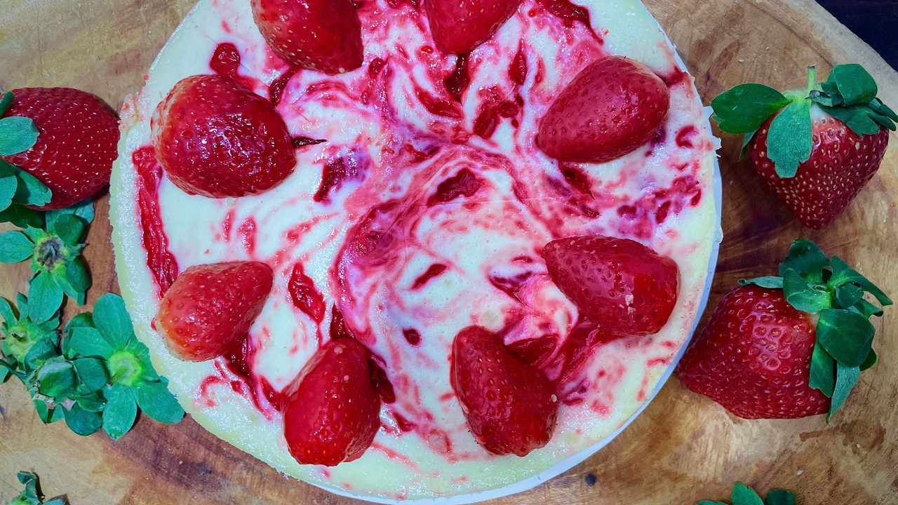 🍓 The Best Cheesecake-New York Style Strawberry Cheesecake – Ultra Creamy & Rich