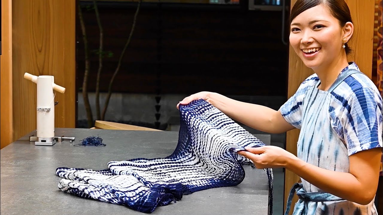 Процесс изготовления Аримацу-шибори. Молодой мастер, унаследовавший традиционные ремесла.