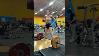 She peed on herself while deadlifting 😓 #deadlift #gym #gymmotivation #fitness #relatable #fitness