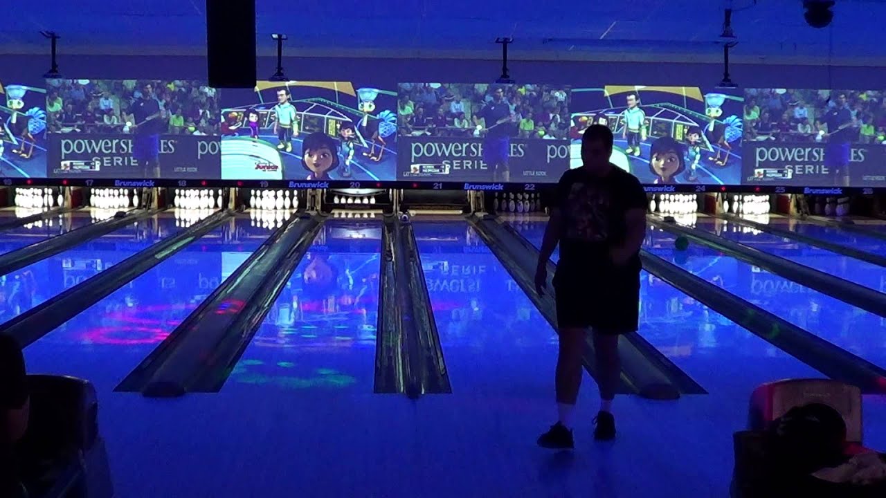 Bowling At Brunswick Zone August 2017 Pt 1