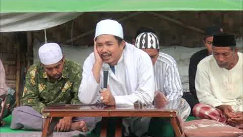 KHR. Kholil As’ad Syamsul Arifin Pengasuh Ponpes Wali Songo Situbondo