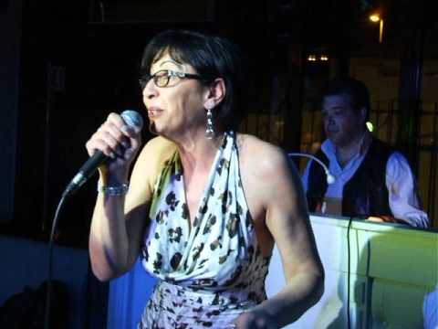 Karaoke Evodia Rita Basso canta "Tanti auguri" al ...