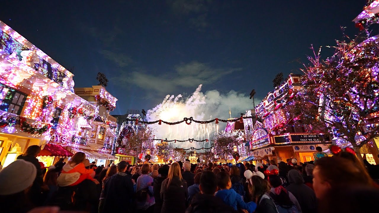 [NEW 2025] Believe In Holiday Magic Fireworks - 4K Main Street POV - Disneyland 