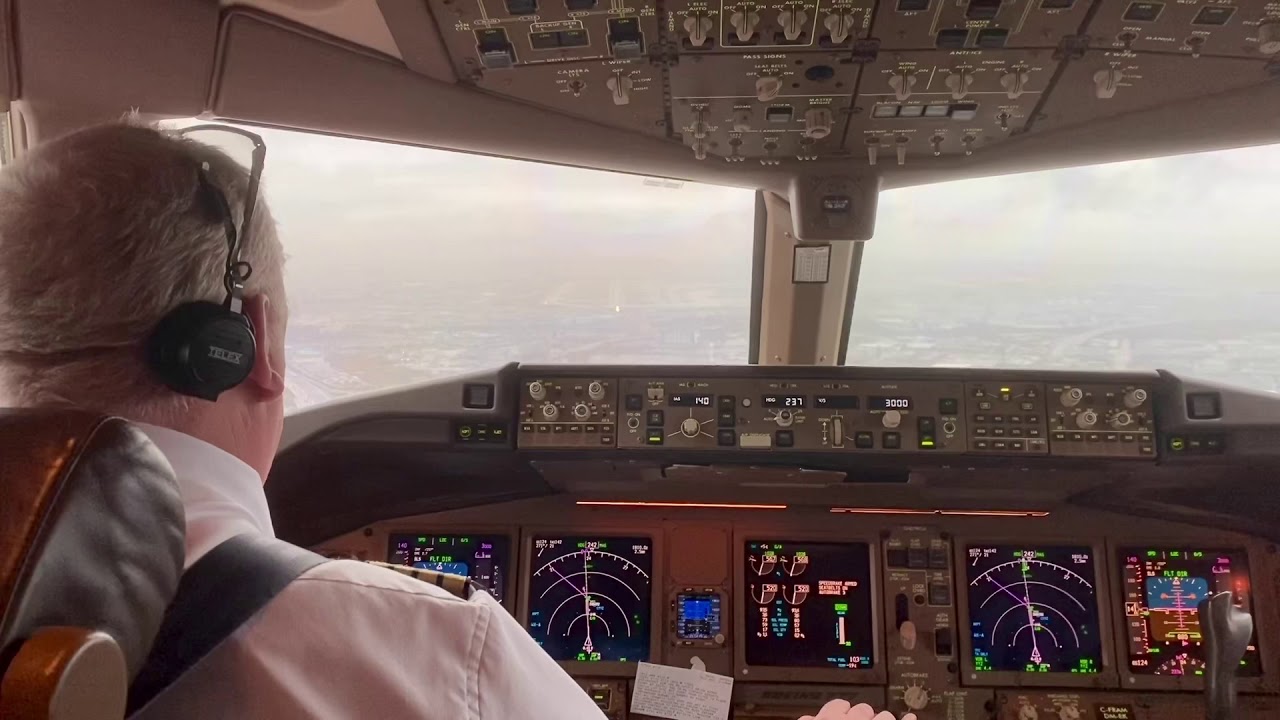 Boeing 777-300ER Cockpit View Last Flight Before Retirement - YouTube