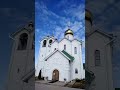 Девочка,церковь и кошки:)