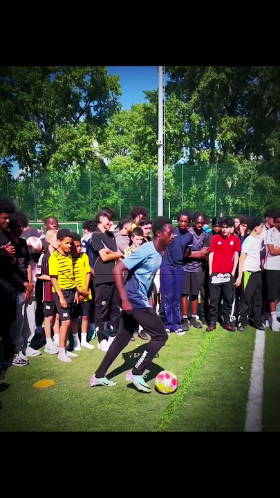 Bro did a 6 ⭐ skill move 💀 ... #soccer #dribbling #1v1 #phonk