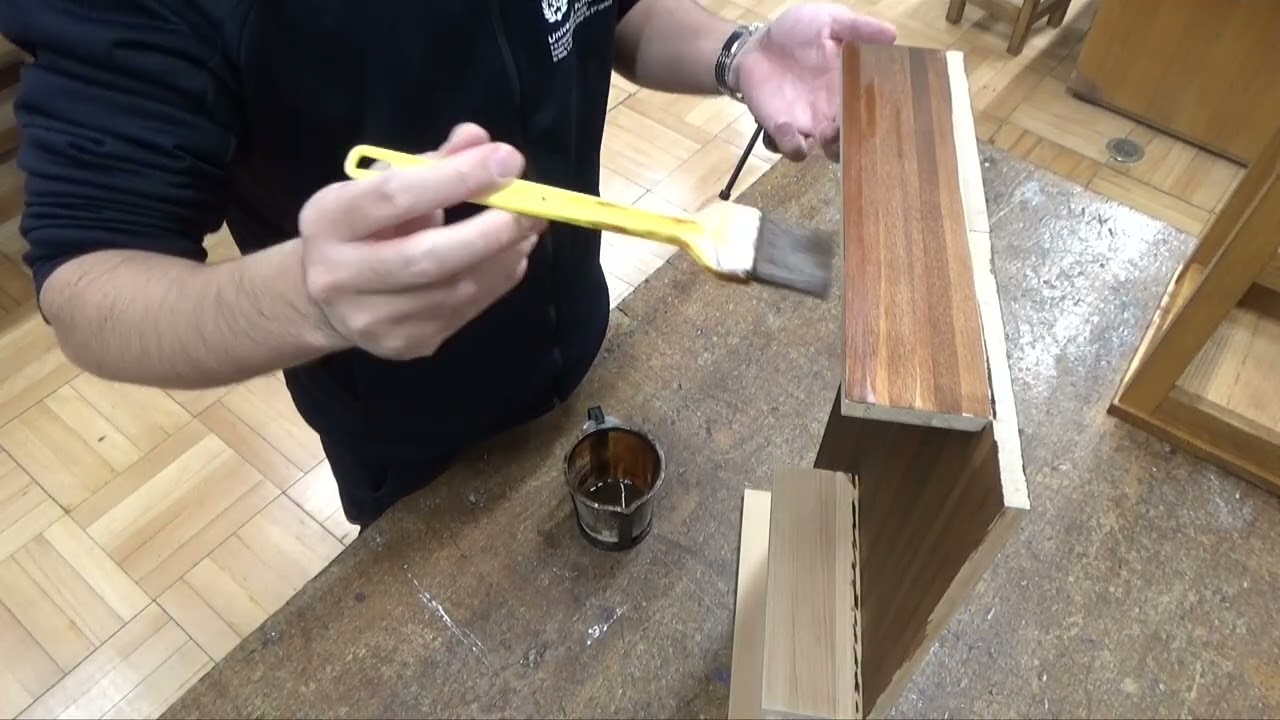 水性ステインを使っての塗装（１回目） （作業動画）中学校技術＜材料と加工の技術＞