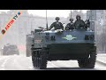 Москва. Военная колонна движется на Парад Победы 2022.