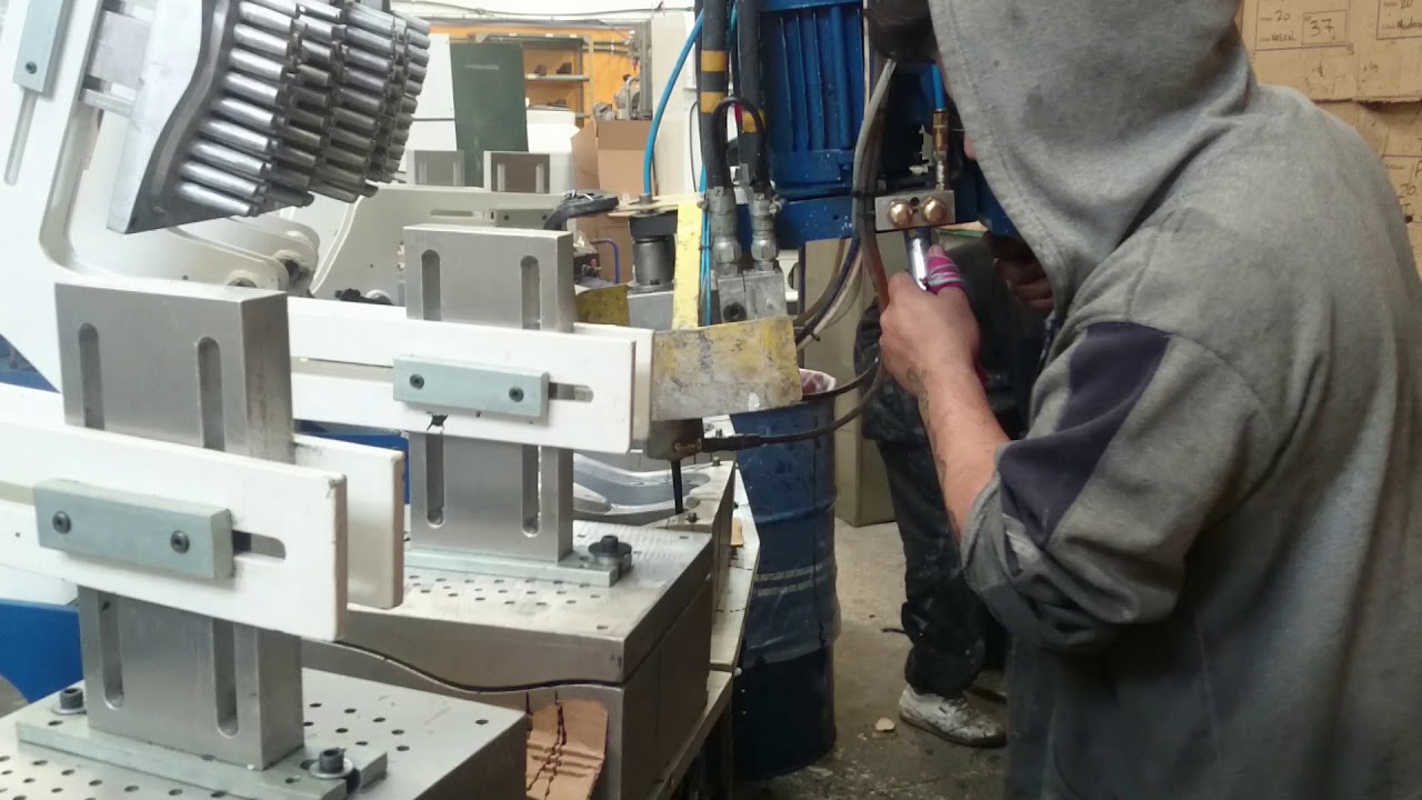 fabricando bases en Bs.As. con los expertos, cargo del instructor Miguel Angel, Oristano.