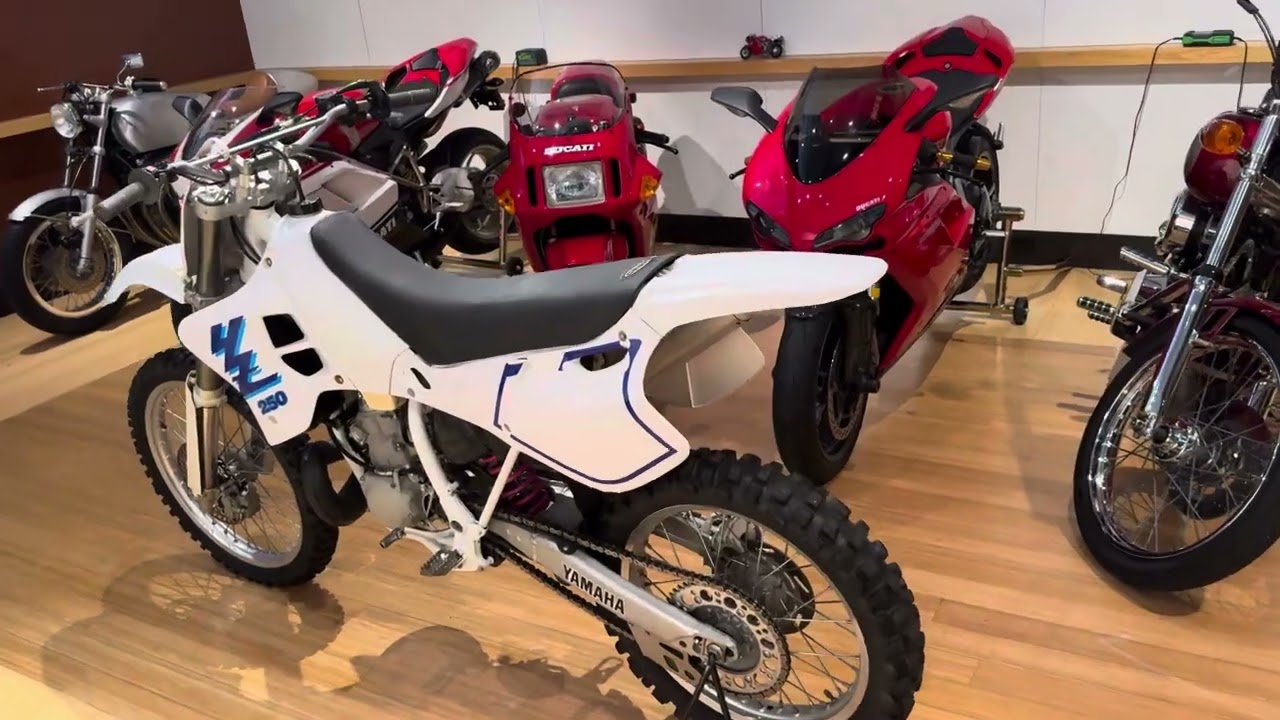 1993 Yamaha YZ 250 walk around/start run ￼ - YouTube