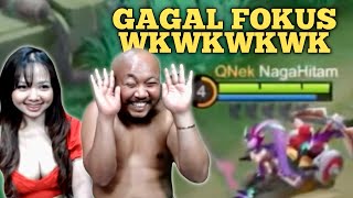 Nggak Fokus Main Kalau Di Samping Adek