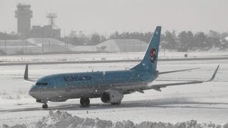 In The Snow Korean Air Boeing 737-800 Hl8224 Landing Komatsu Airport,Japan 小松空港 2012.2.3