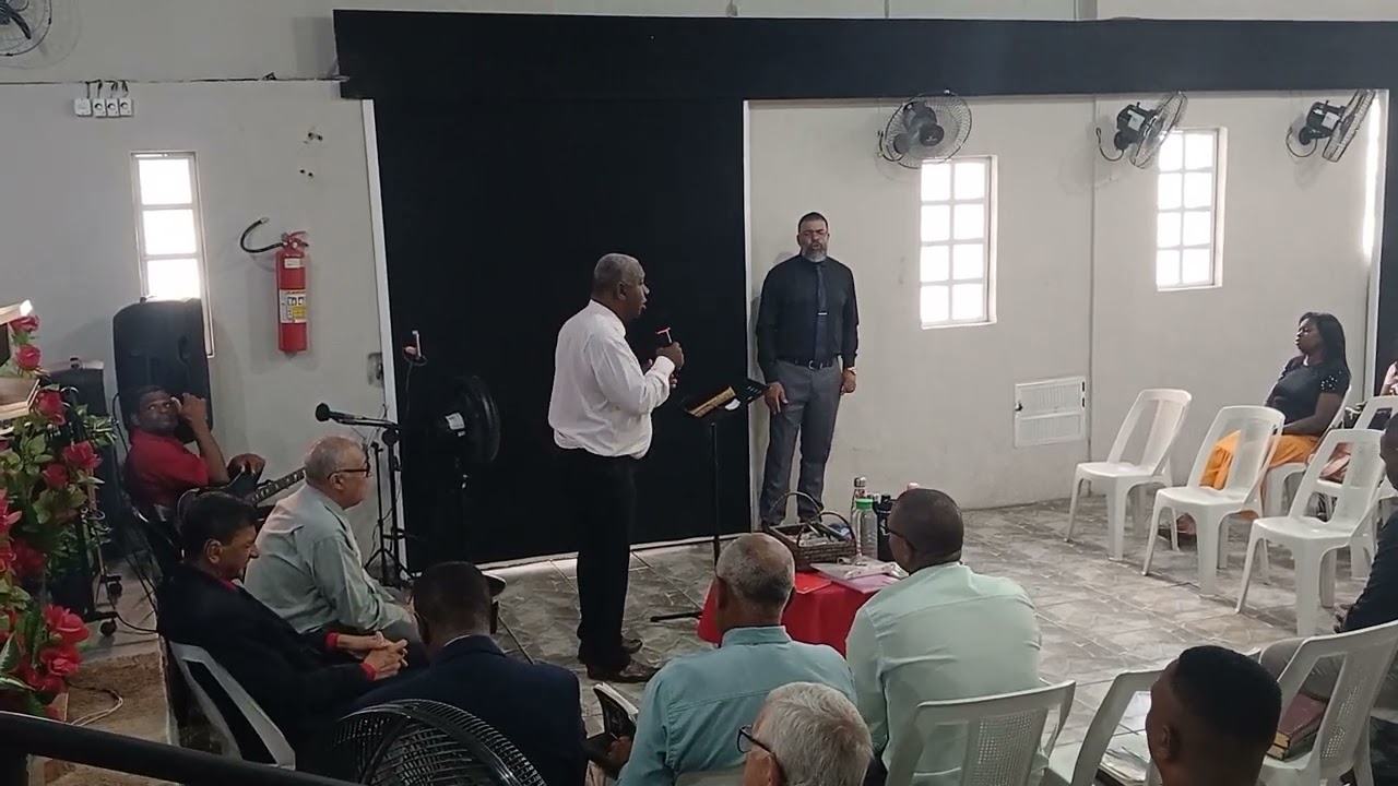 Diácono Sérgio louvando ao.Senhor na consagração dos varões!