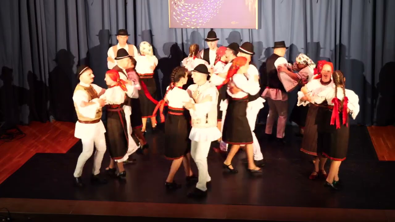 Napraforgók Táncegyüttes - Gyimesi táncok