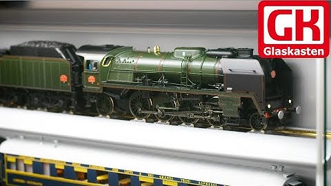 Glaskasten GKO display case with a  running French 141P on the roller stand