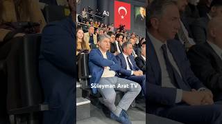 Hakan Safi de protokolde Sarı Melekler’i izliyor..