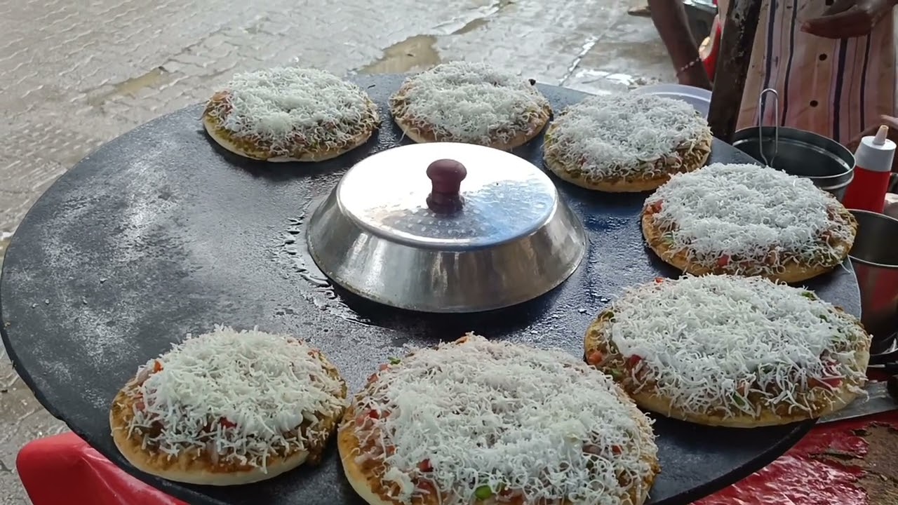 Mumbai street style tava pizza | India's cheapest rs 40 pizza | street food India