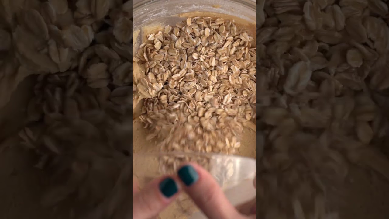 How to Make Chewy Oatmeal Chocolate Chip Cookie Bars 