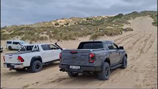 Hilux 4.0 v6 Supercharged vs Ranger Raptor 3.0 v6 Drag race dunes