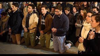 Notre Dame Cathedral Fire Crowd Gathers To Sing Hymns