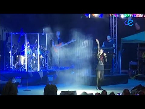 Los caballas se cuelan y con ganas, en la fiesta de Mecano en el tercer día de Feria