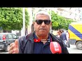 تحبونا نحر قو منها البلاد جوعتونا وفلستونا وفي لخر زدتونا 20د ناويين تعيشونا عالرغيدة فارينة وحليب