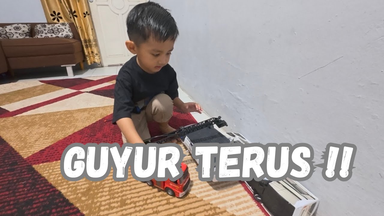 abang arzanka guyur mobil pake pemadam kebakaran